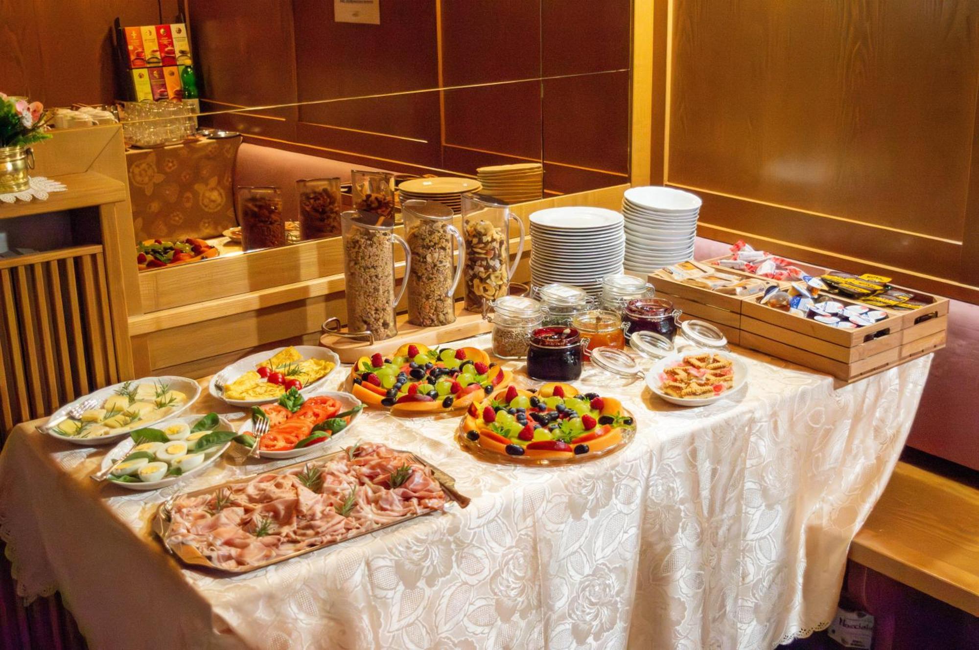 Hotel Serena 2*